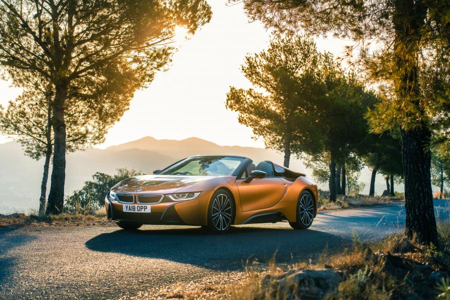  BMW i8 Roadster (I15) 2018 года  (UK) (фото 5 из 97)